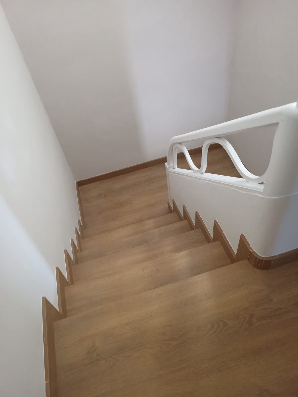 Escalera forrada con laminado