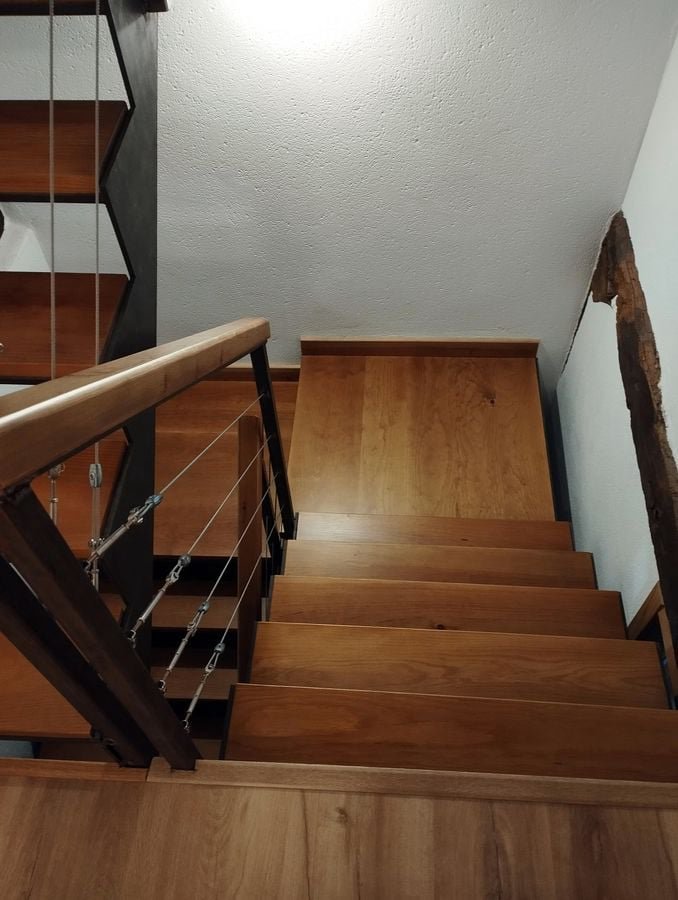 Escalera de madera y acero