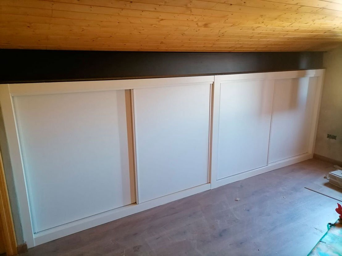 Frente de armario de desván